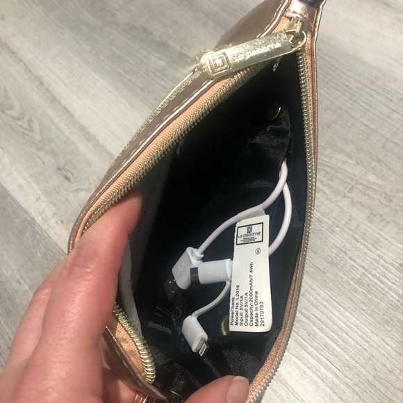 NWT LIZ CLAIBORNE Phone Charging Wallet - Picture 8 of 10